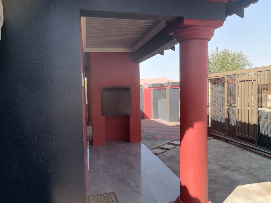 4 Bedroom Property for Sale in Tlhabane West North West